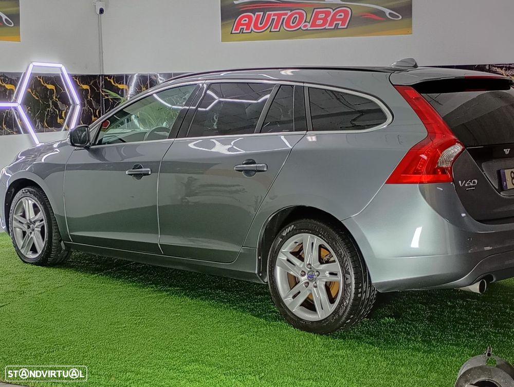 Volvo V60 2.0 D2 R-Design Momentum - 43