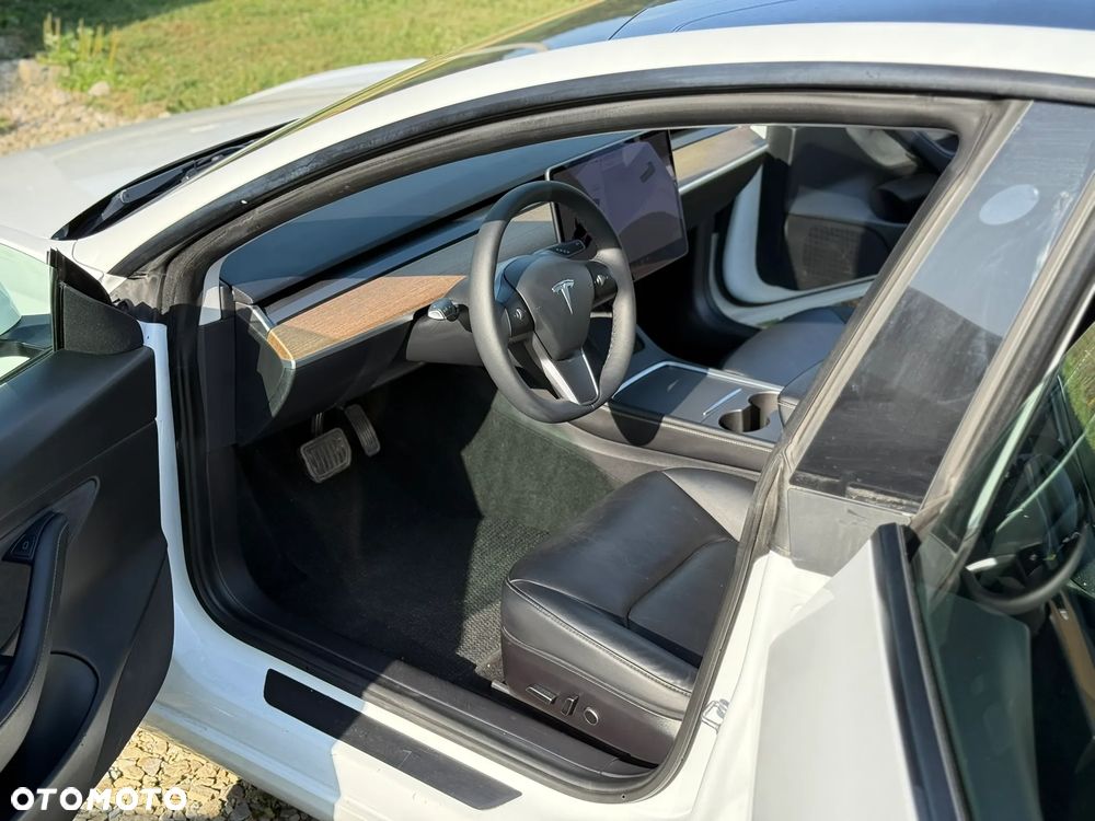 Tesla Model 3 - 7