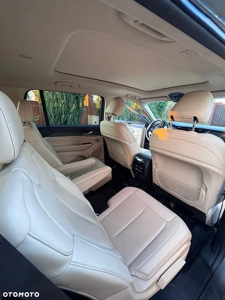 Jeep Grand Cherokee - 23