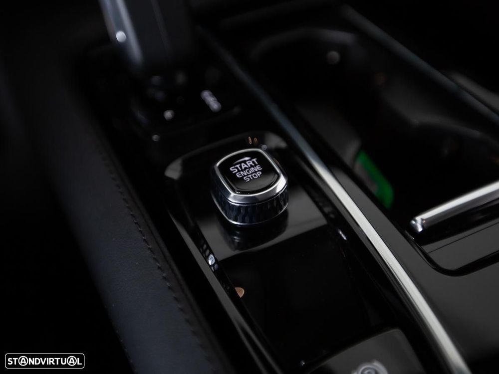 Volvo V60 2.0 T6 AWD TE Essential - 24