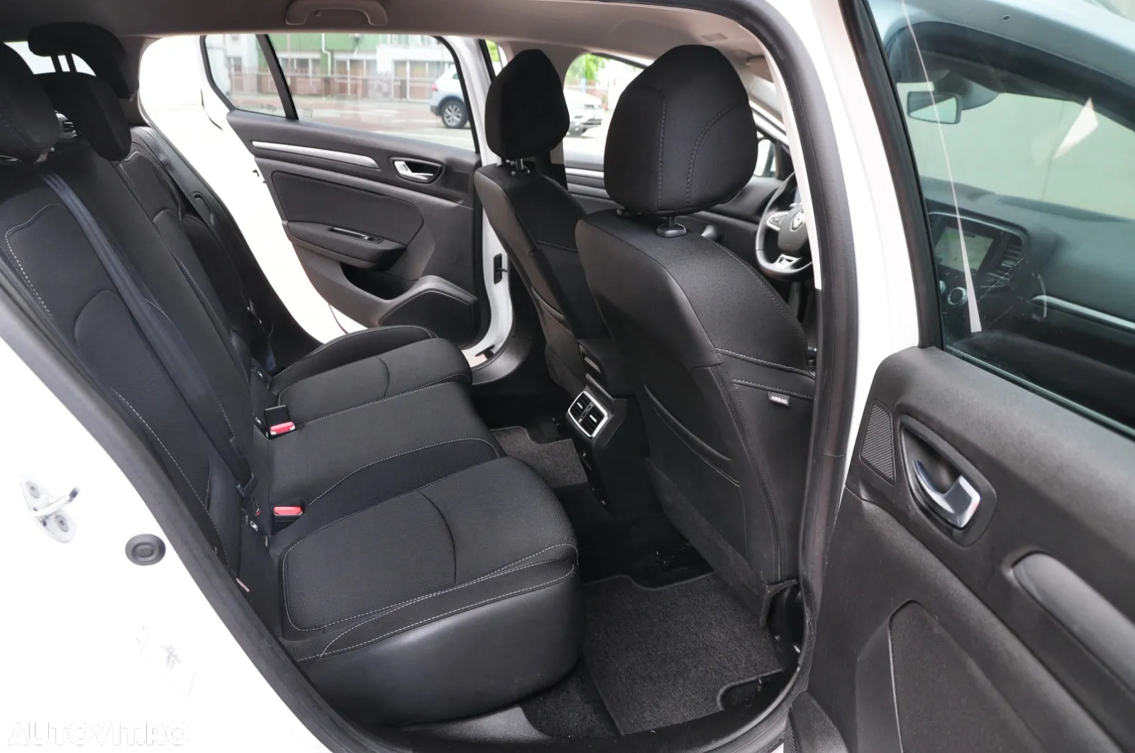 Renault Megane BLUE dCi 115 BUSINESS EDITION - 17