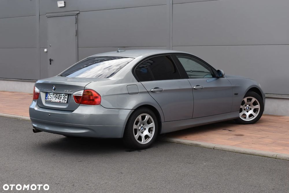 BMW Seria 3 320i - 35