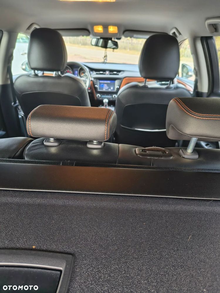 Toyota Avensis 1.8 Premium - 17