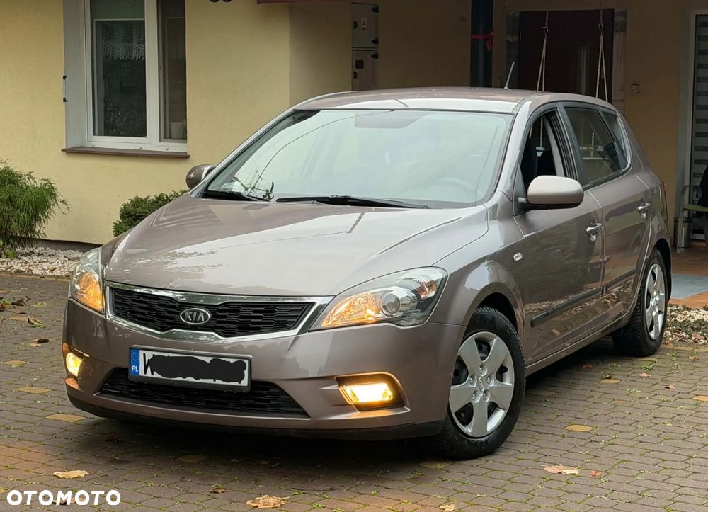 Kia Ceed - 1