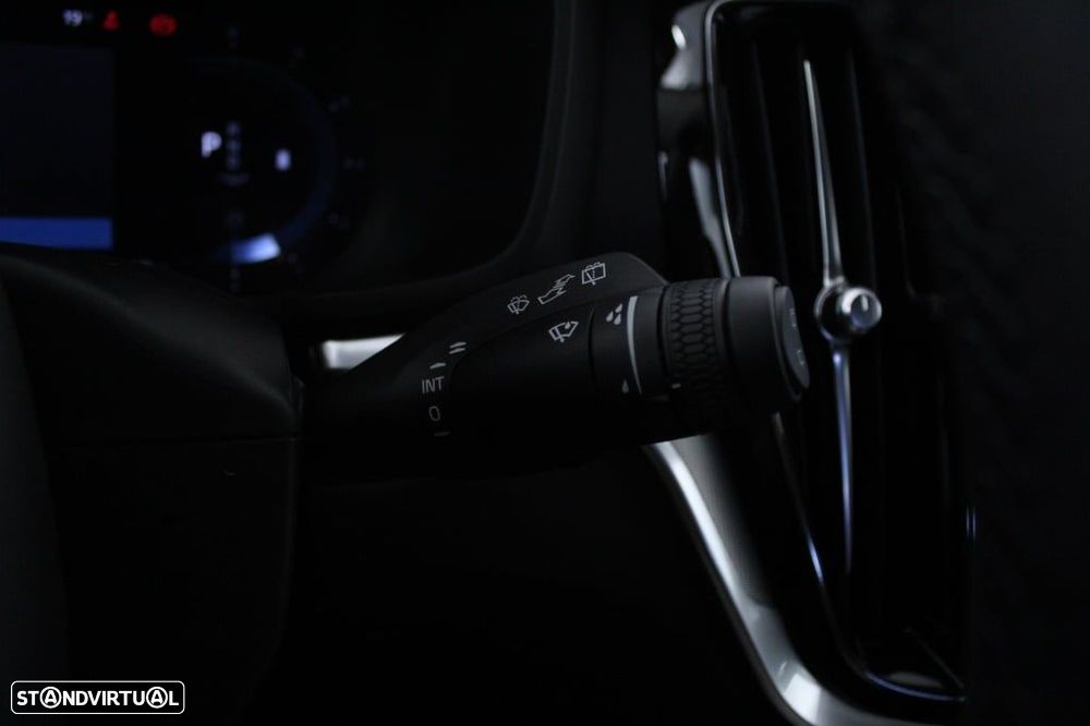 Volvo V60 2.0 B4 Plus Dark Auto - 26