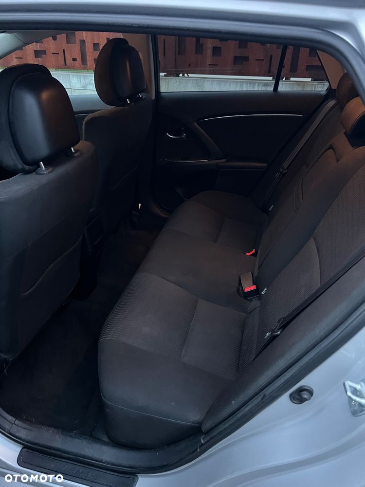 Toyota Avensis 2.0 D-4D - 12