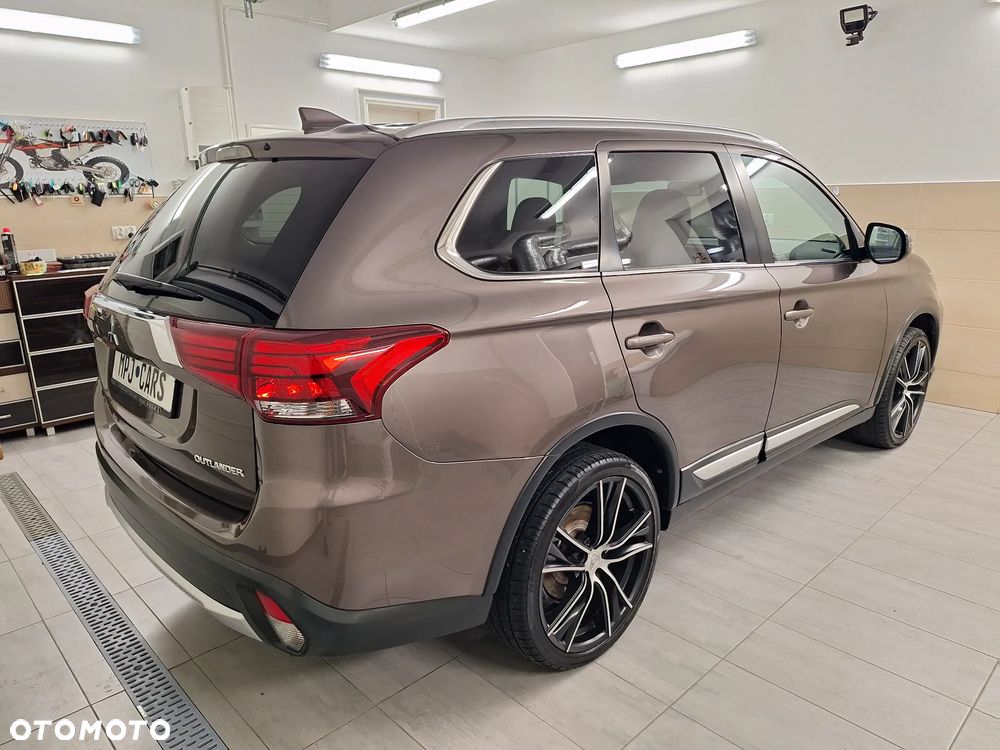Mitsubishi Outlander 2.0 2WD Diamant Edition - 11