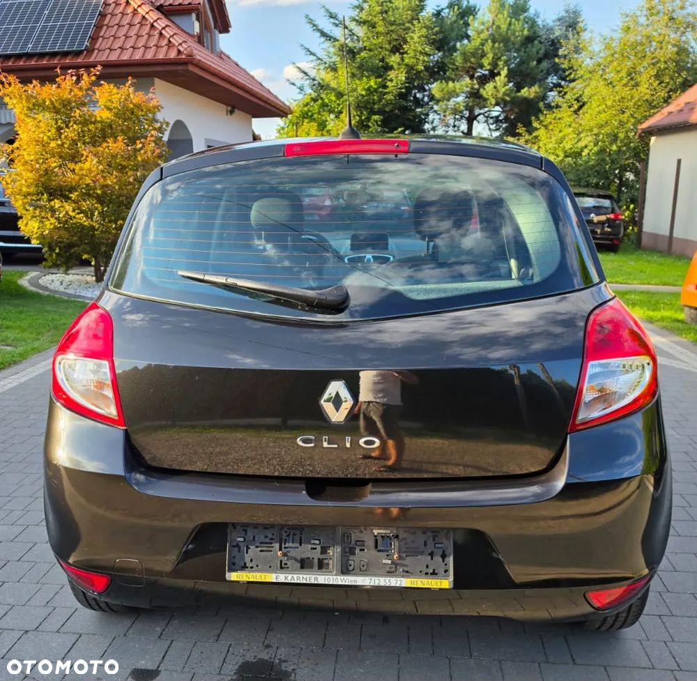 Renault Clio - 11