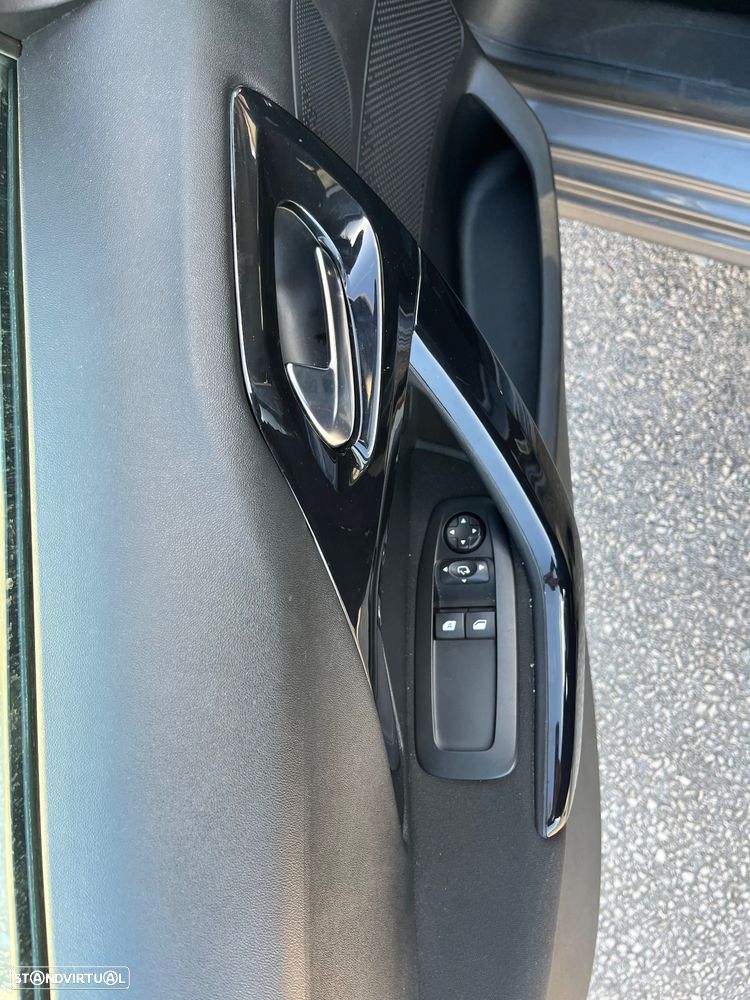 Peugeot 208 1.2 PureTech Signature - 9