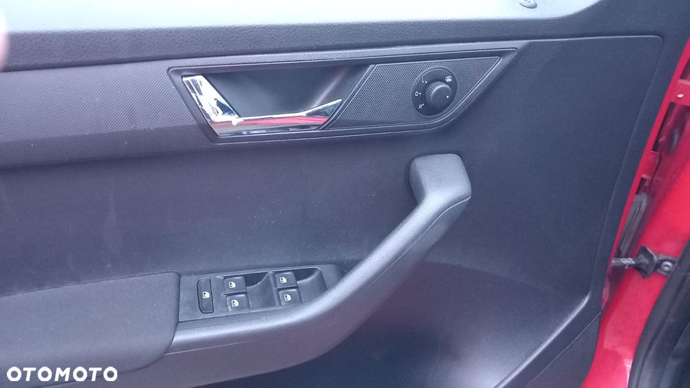 Skoda Fabia 1.0 MPI Cool Edition Red & Grey - 15