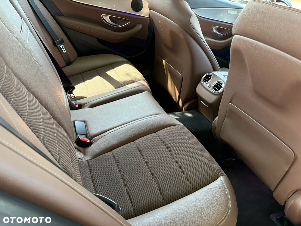 Mercedes-Benz Klasa E 220 d 9G-TRONIC - 27