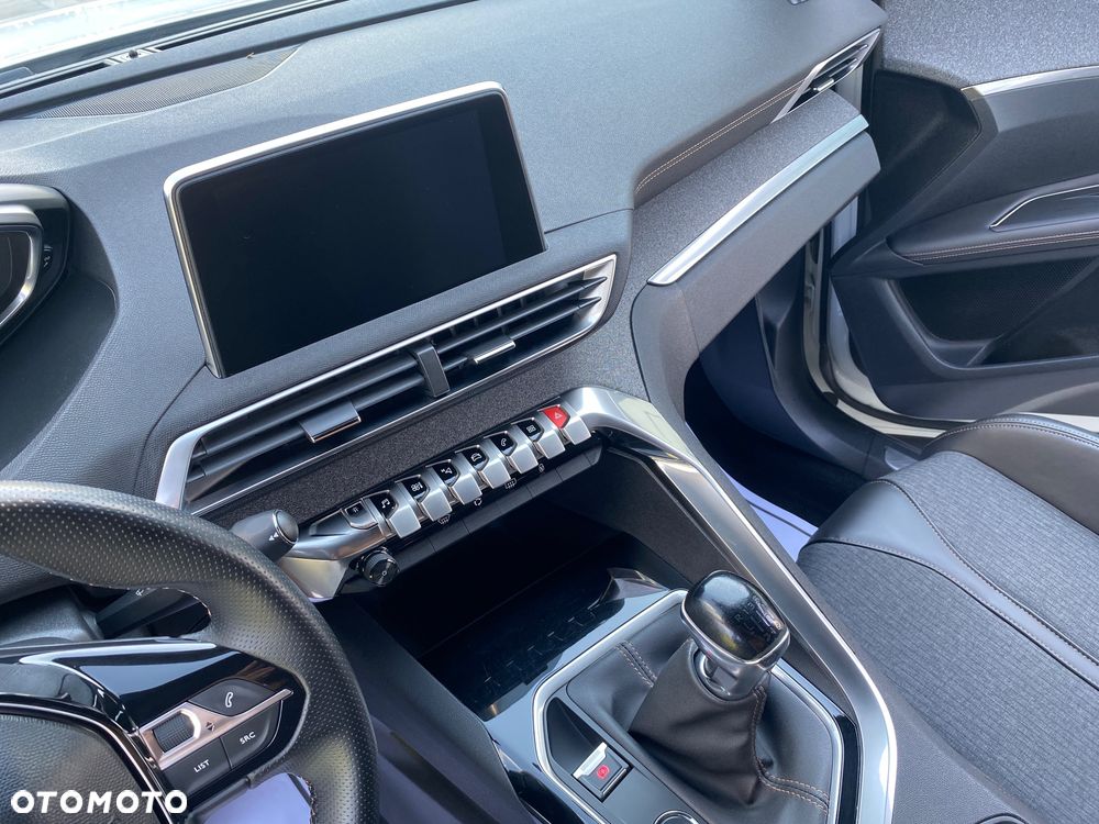 Peugeot 3008 1.2 PureTech Allure S&S - 22