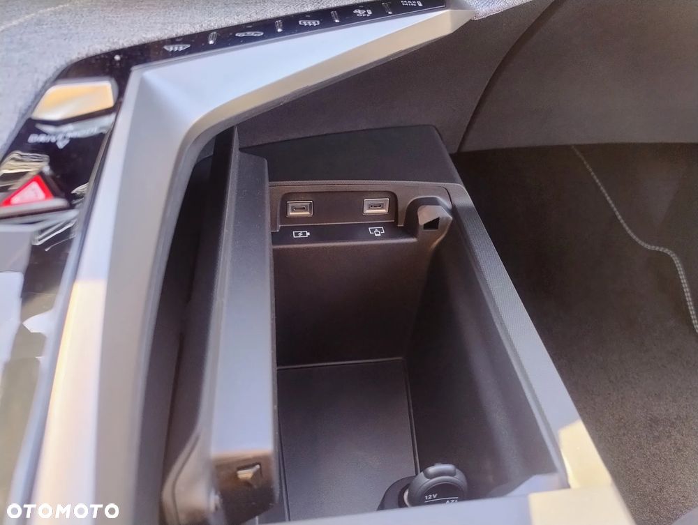 Peugeot 3008 1.2 PureTech mHEV GT Exclusive e-DCS6 - 26
