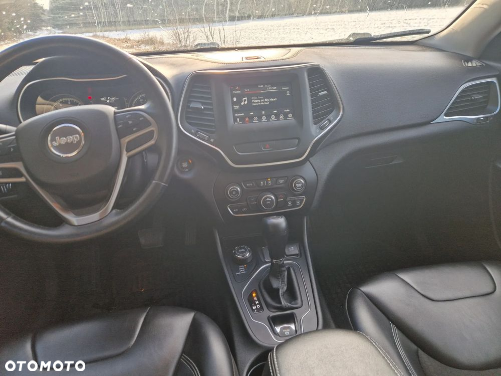 Jeep Cherokee - 16