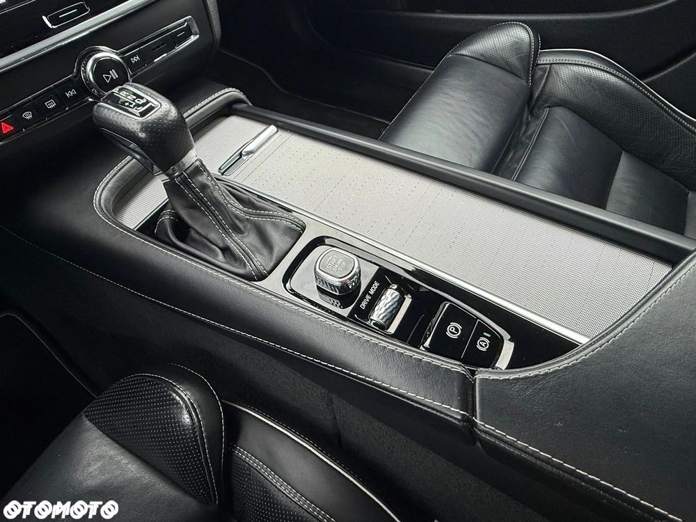Volvo V90 T4 R-Design - 16