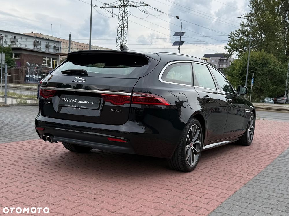 Jaguar XF 2.0 i4D R-Sport - 4