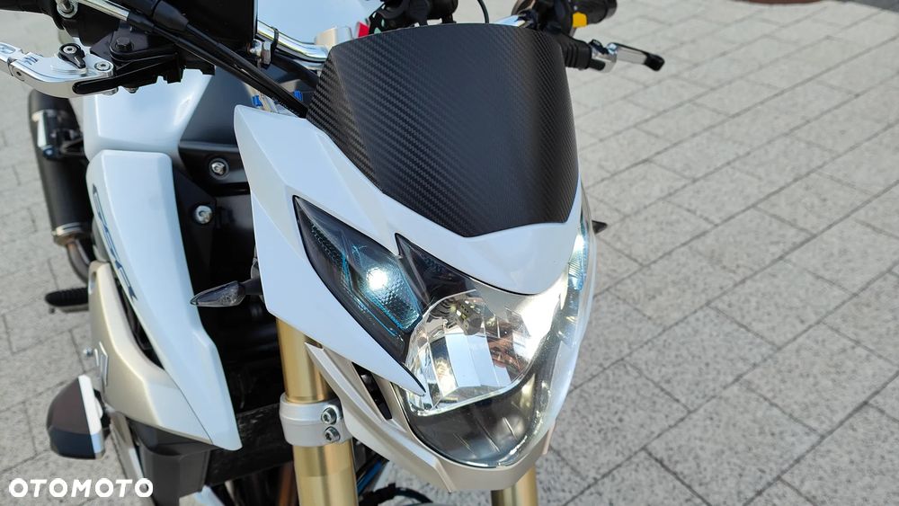 Suzuki GSR - 2