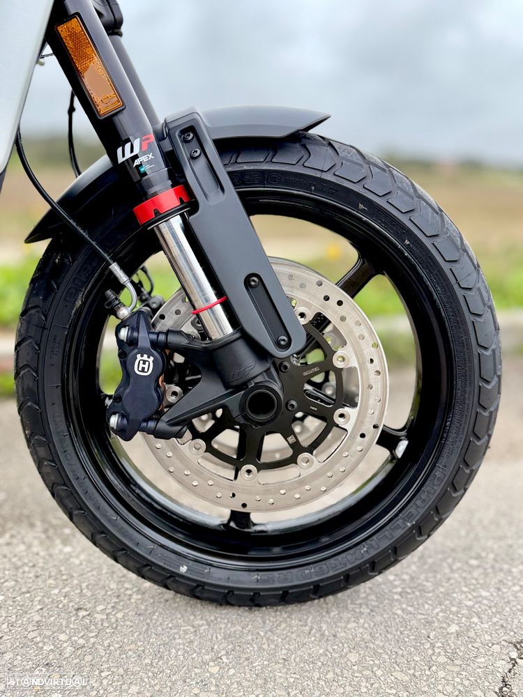 Husqvarna Svartpilen 801 - 15