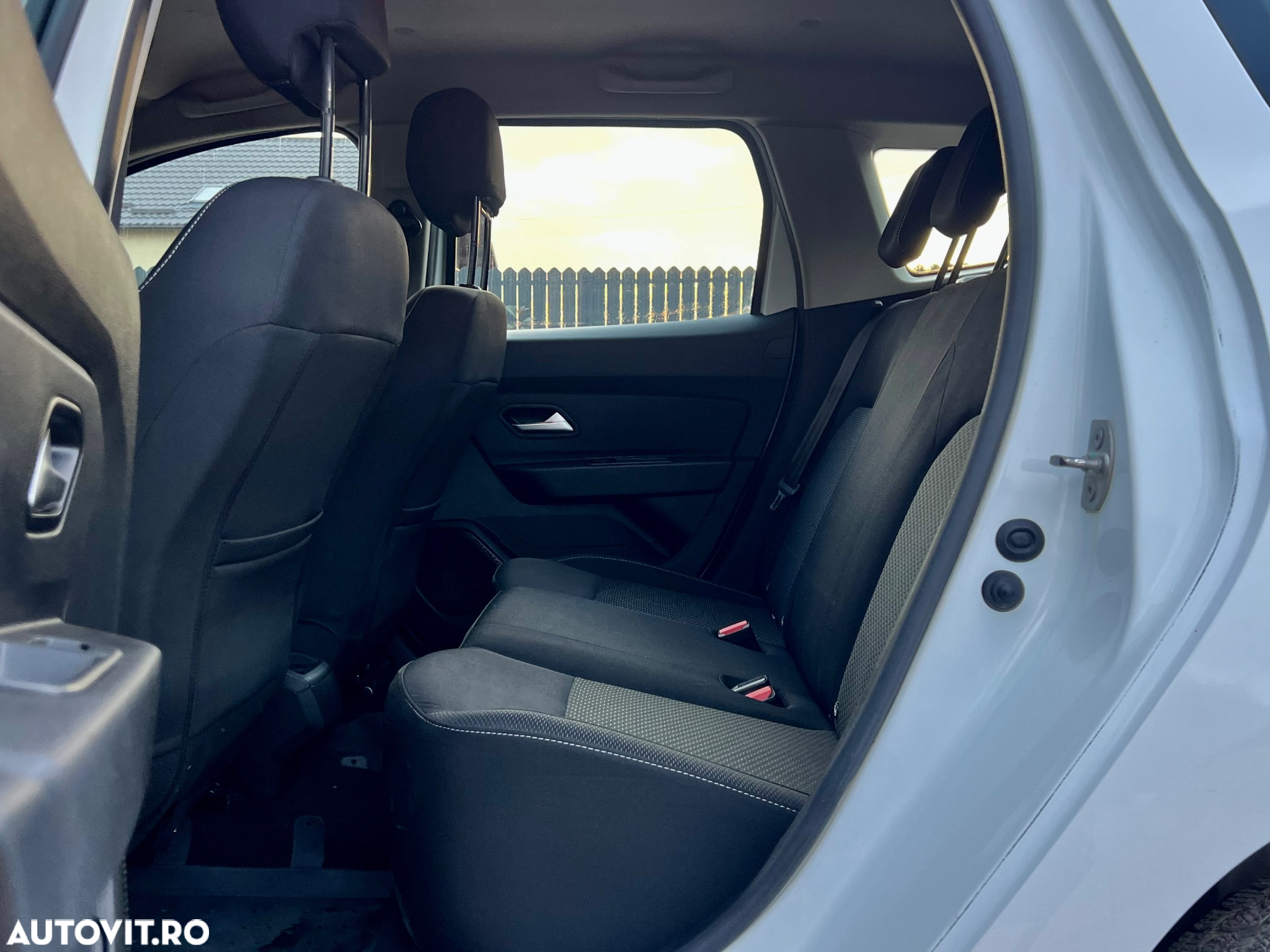 Dacia Duster 1.5 Blue dCi 4WD Essential - 10