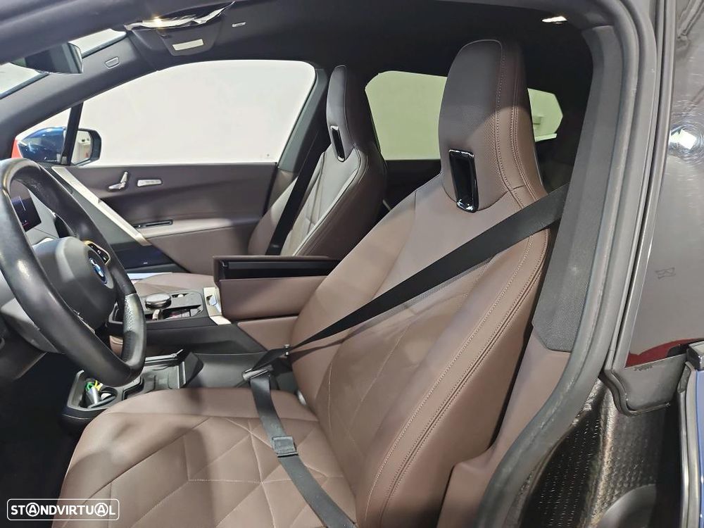BMW iX xDrive 40 Pack Desportivo - 7