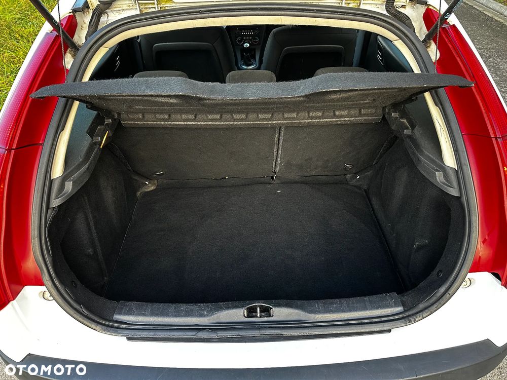 Citroën C4 1.4 16V Style - 13