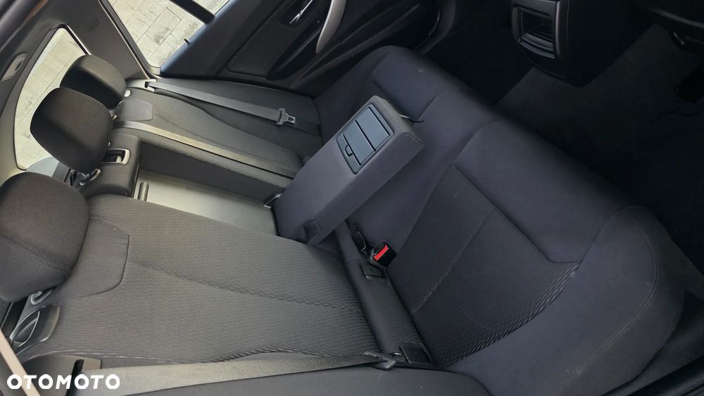 BMW Seria 3 320d xDrive - 28