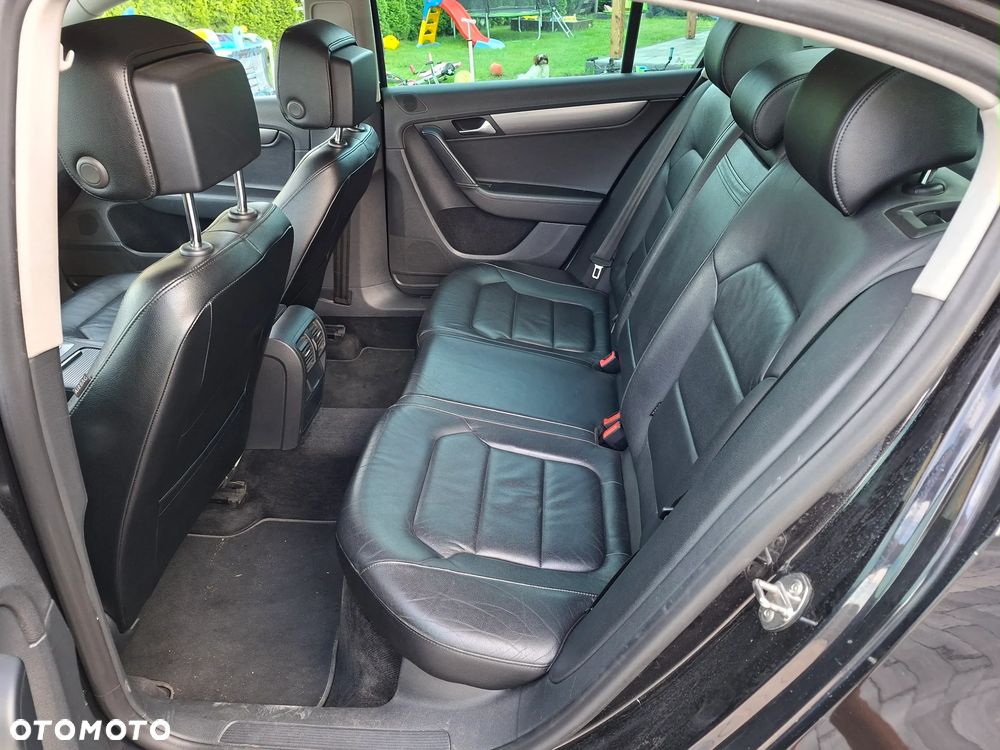 Volkswagen Passat 2.0 TDI 4Mot Highline - 12