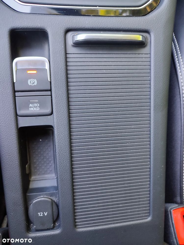 Volkswagen Passat 2.0 TDI SCR DSG Comfortline - 28