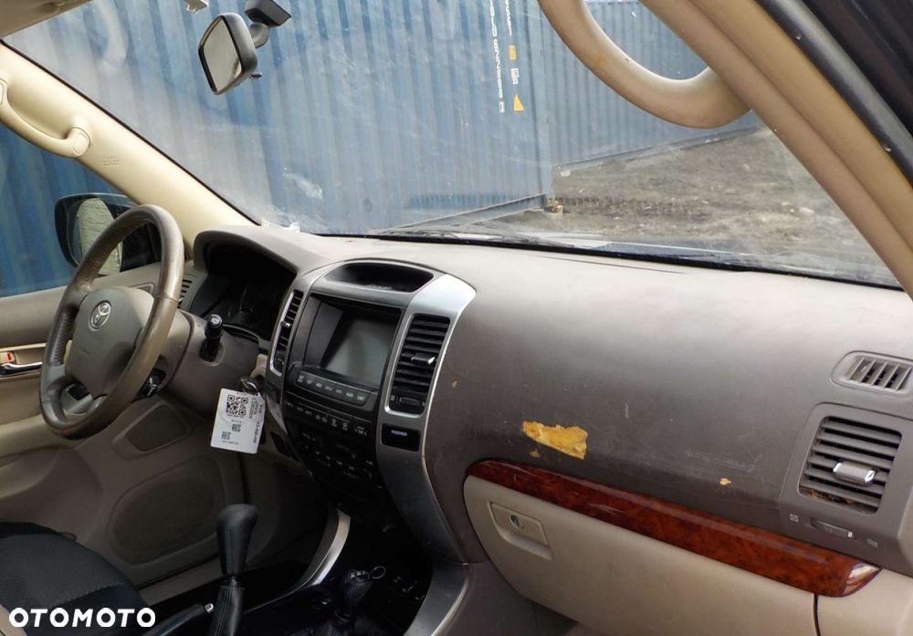 Toyota Land Cruiser - 22