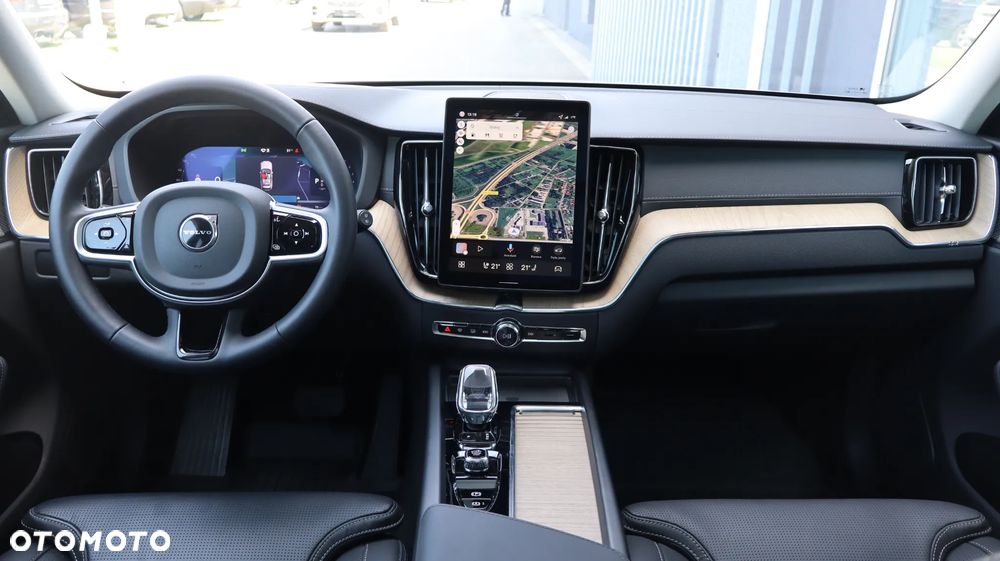 Volvo XC 60 B5 B AWD Ultra Dark - 11