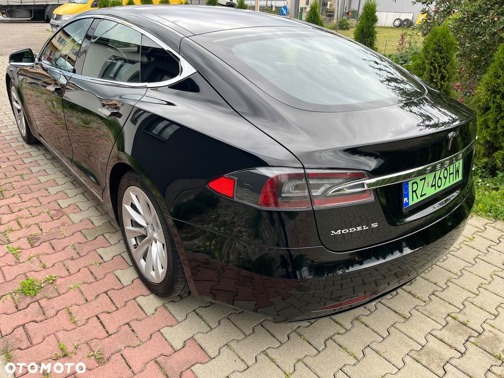 Tesla Model S - 12