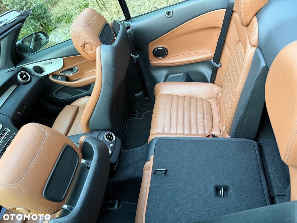 Mercedes-Benz Klasa C 200 4Matic 9G-TRONIC - 22