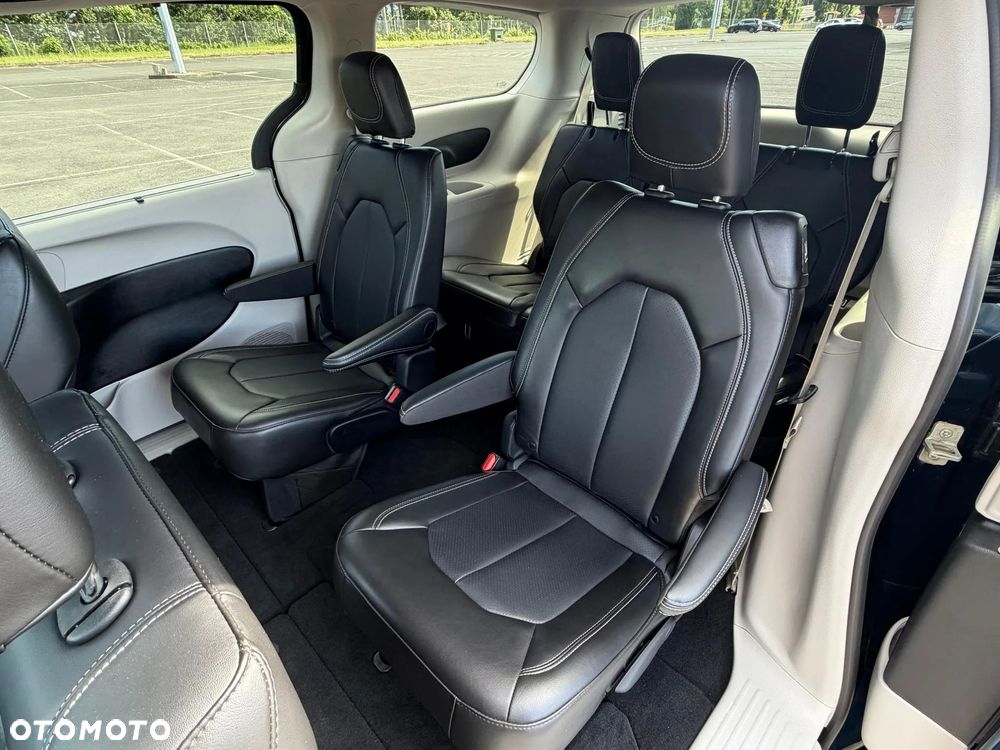 Chrysler Pacifica - 16
