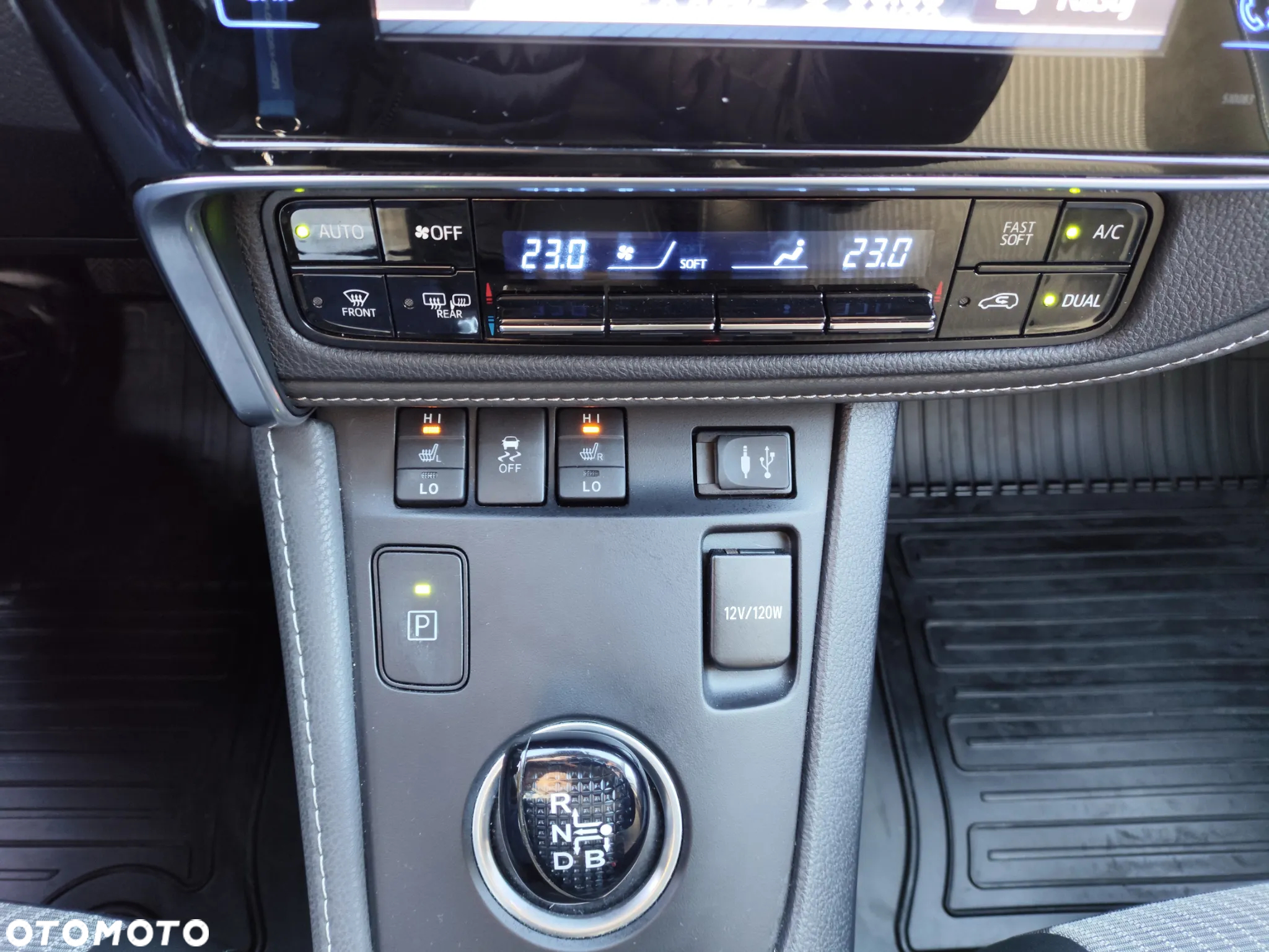 Toyota Auris Hybrid 135 Prestige - 17