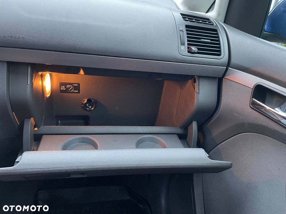 Volkswagen Touran 1.9 TDI Conceptline DSG - 22