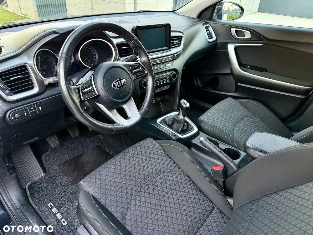 Kia Ceed - 9
