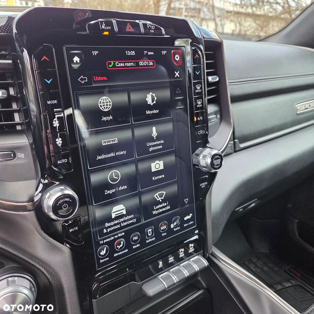 RAM 1500 Crew Cab Sport - 24