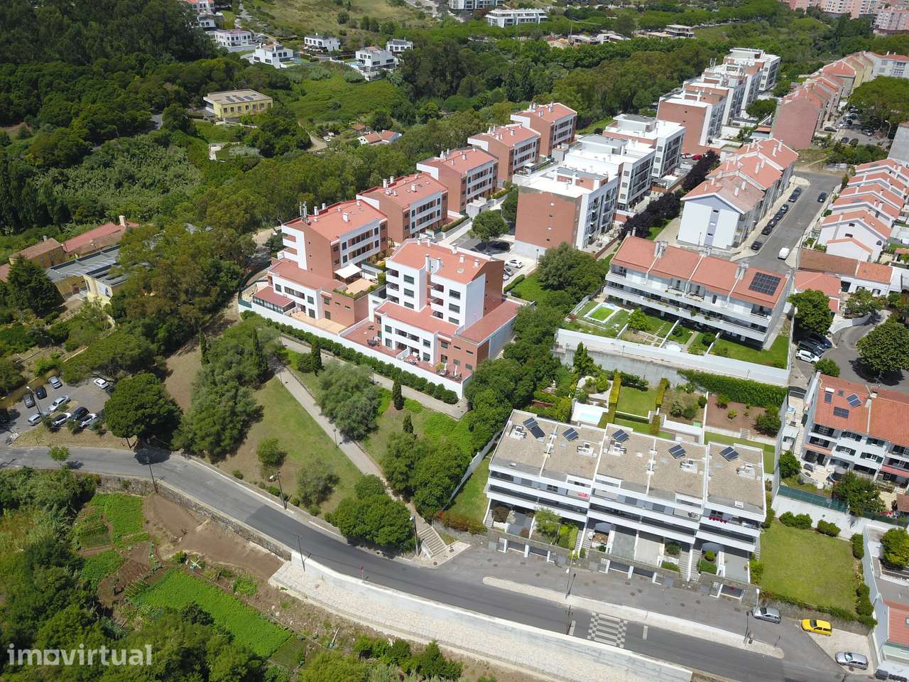 Apartamento T2 com garagem e arrecadação (Urbanização Colina do Golf) - Grande imagem: 2/20