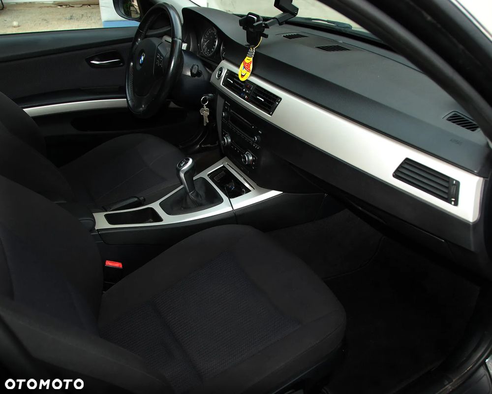 BMW Seria 3 318i - 4