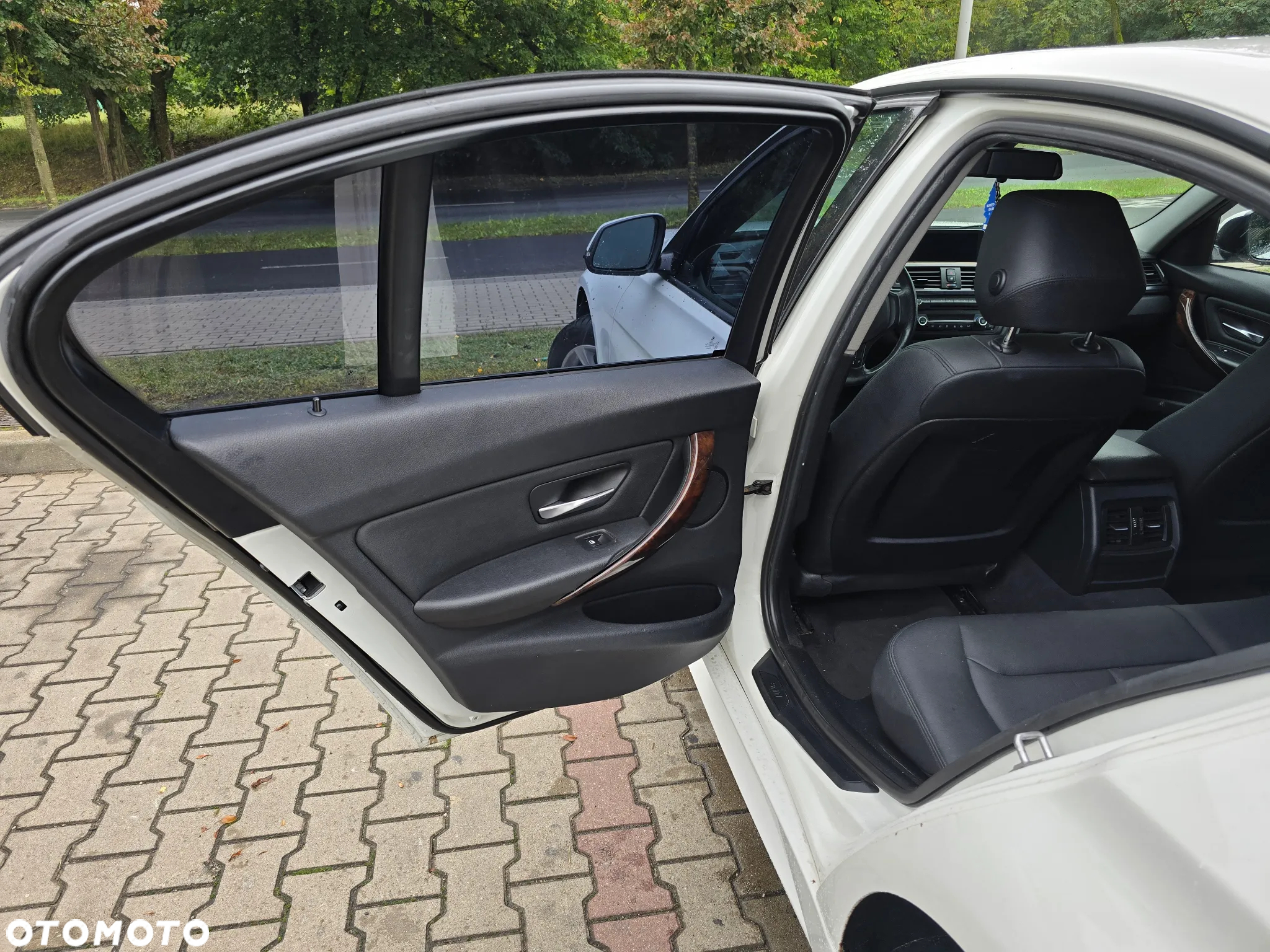 BMW Seria 3 328i xDrive - 26