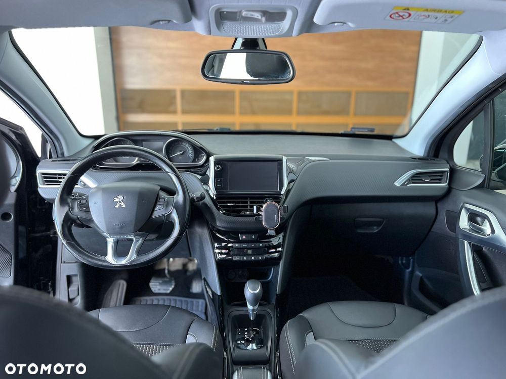 Peugeot 2008 1.2 Pure Tech GPF Signature S&S EAT6 - 7