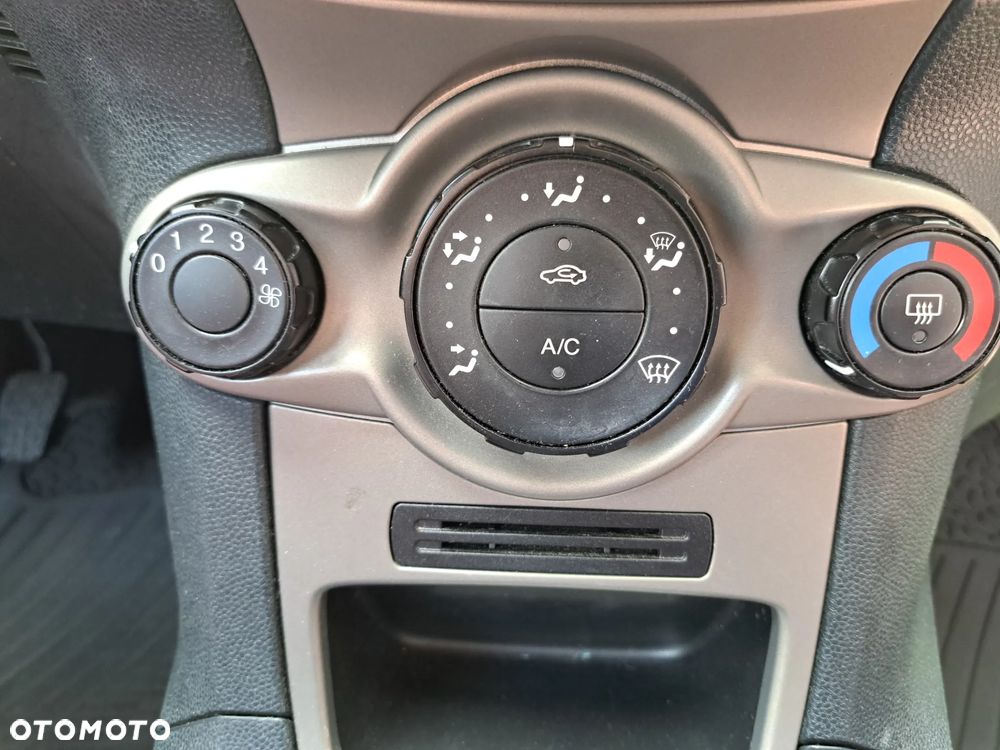 Ford Fiesta 1.25 SYNC Edition - 12