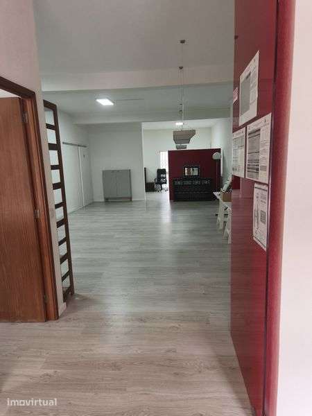 Loja/escritório, em Valadares, para arrendar 128m2 com WC e sala de re - Grande imagem: 3/11