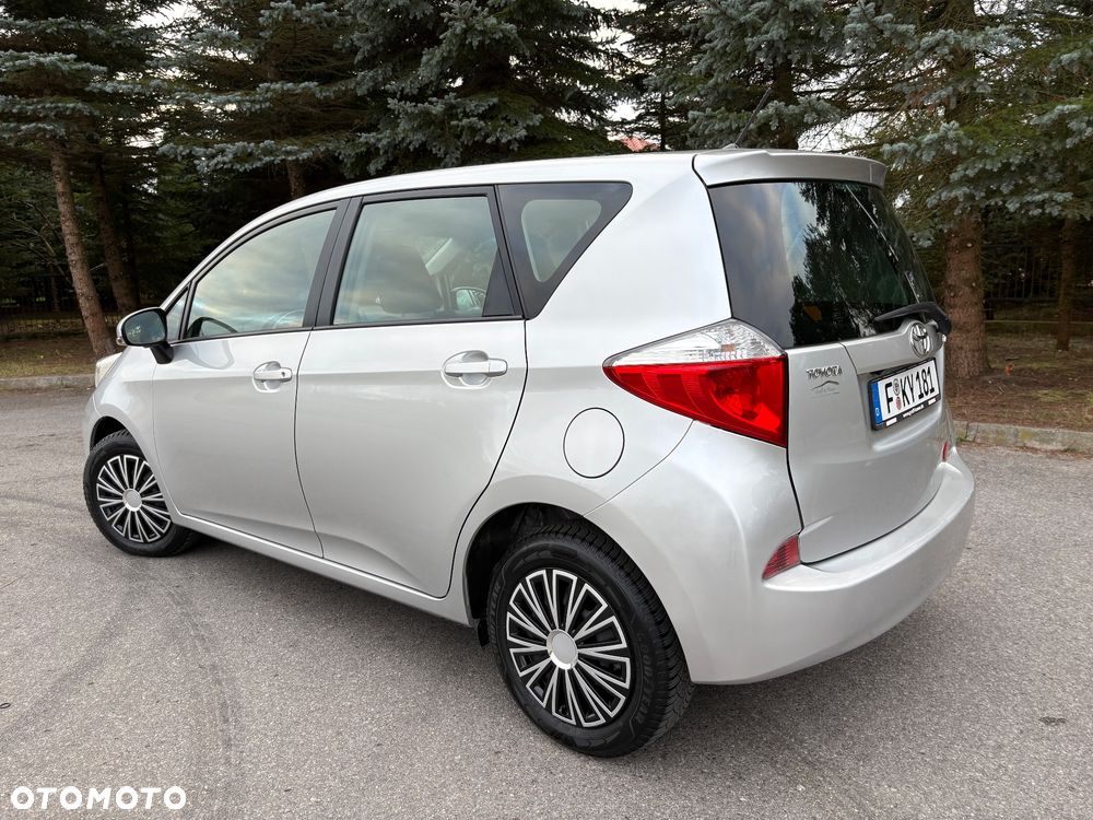 Toyota Verso-S 2012 photo 3