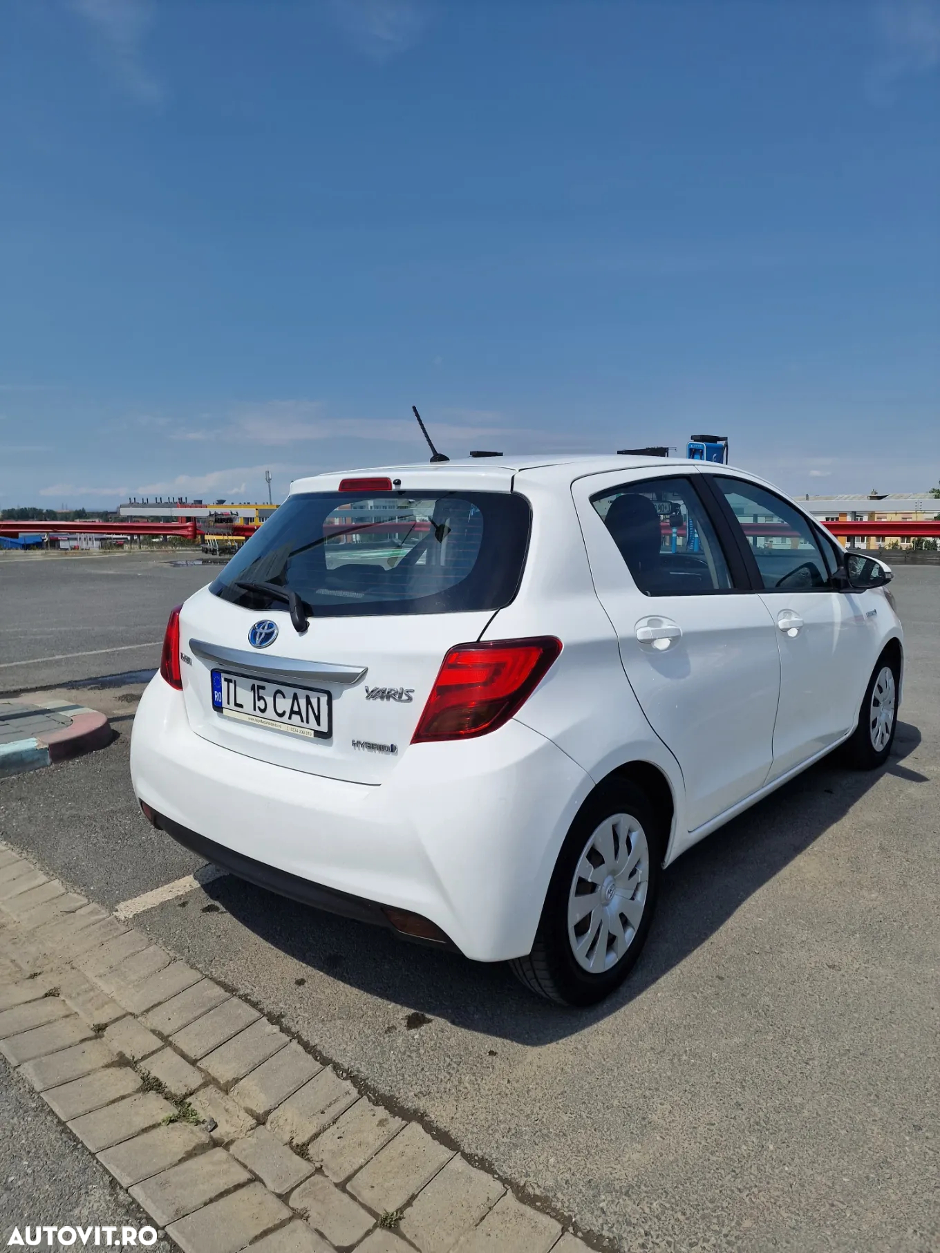 Toyota Yaris 1.5 VVT-i HSD Terra - 3