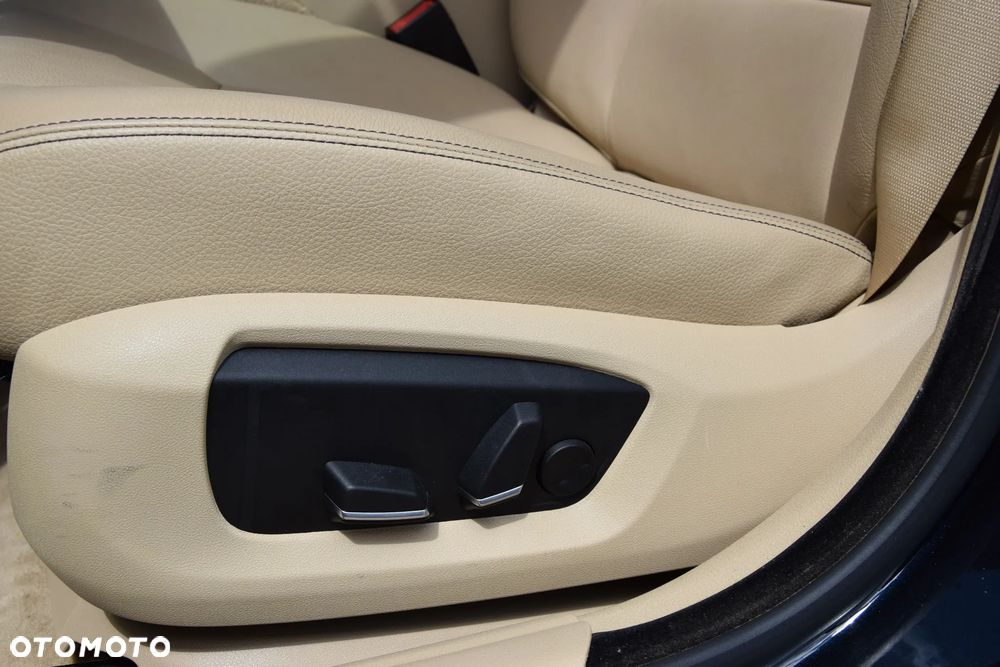 BMW Seria 5 535i Sport-Aut - 23
