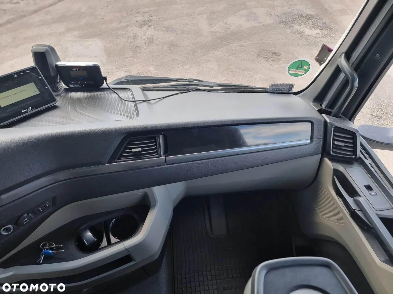 MAN TGX 18.470 LOWDECK PO KONTRAKCIE DUZA KABINA RETARDER ASYSTENT MARTWEGO POLA SALON PL AUTOMAT ZBIORNIKI 1090 LITRÓW RADAR - 18
