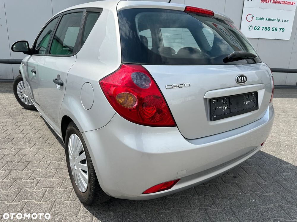 Kia Ceed - 11