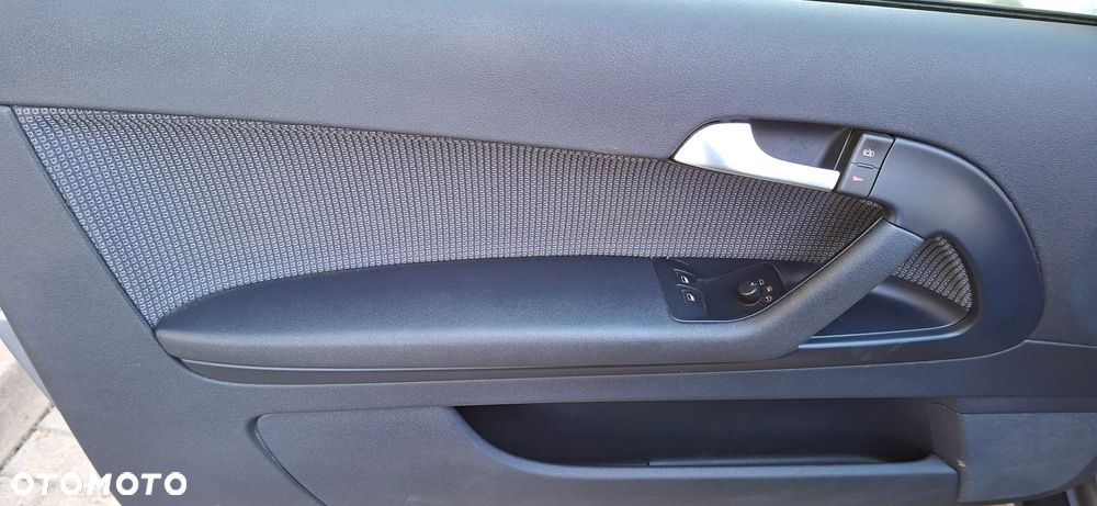 Audi A3 3-drzwiowe 1.6 Ambiente - 24