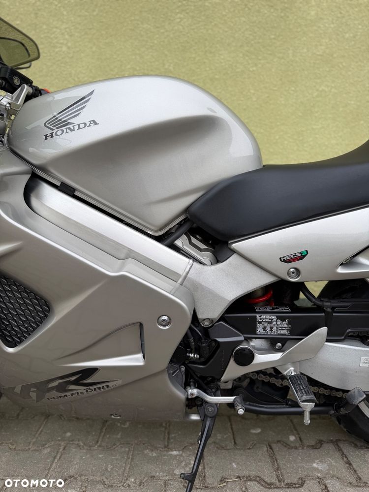 Honda VFR - 25